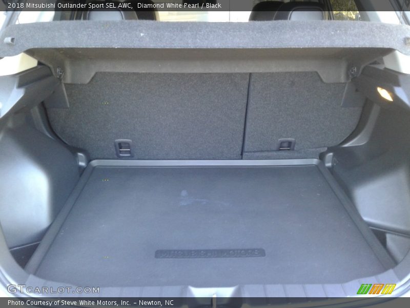 Diamond White Pearl / Black 2018 Mitsubishi Outlander Sport SEL AWC