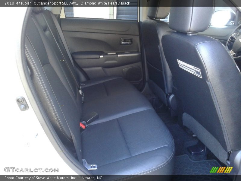 Diamond White Pearl / Black 2018 Mitsubishi Outlander Sport SEL AWC