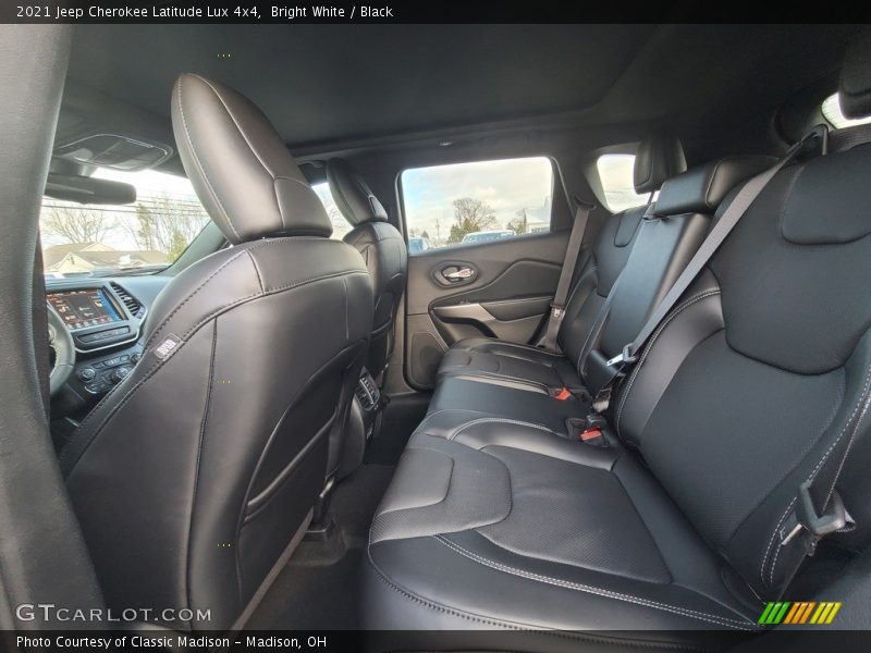 Bright White / Black 2021 Jeep Cherokee Latitude Lux 4x4