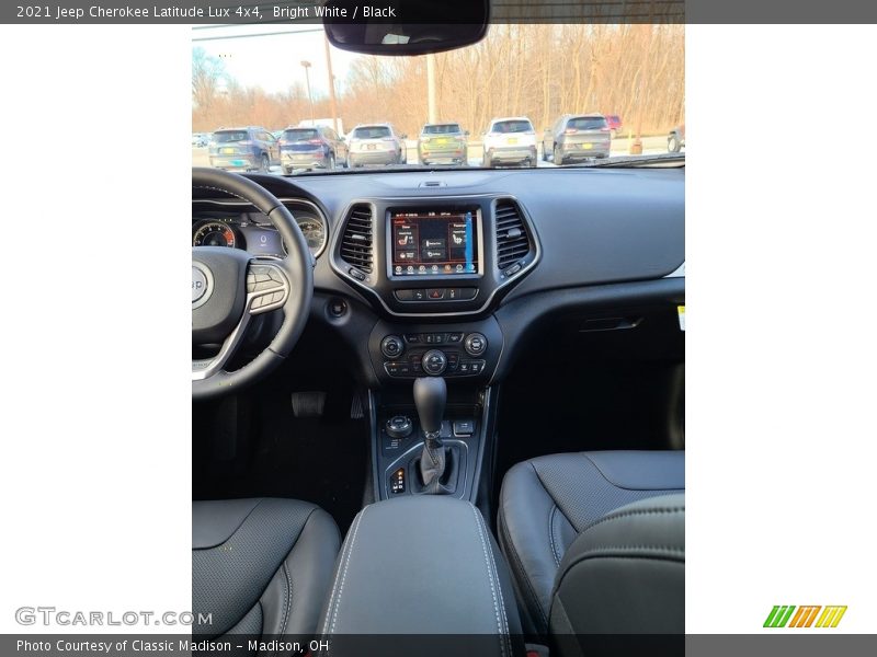 Bright White / Black 2021 Jeep Cherokee Latitude Lux 4x4