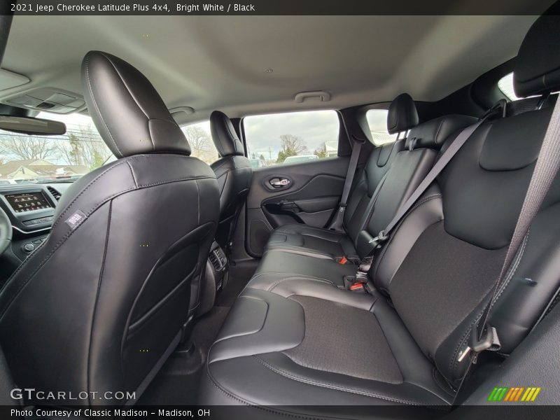 Bright White / Black 2021 Jeep Cherokee Latitude Plus 4x4