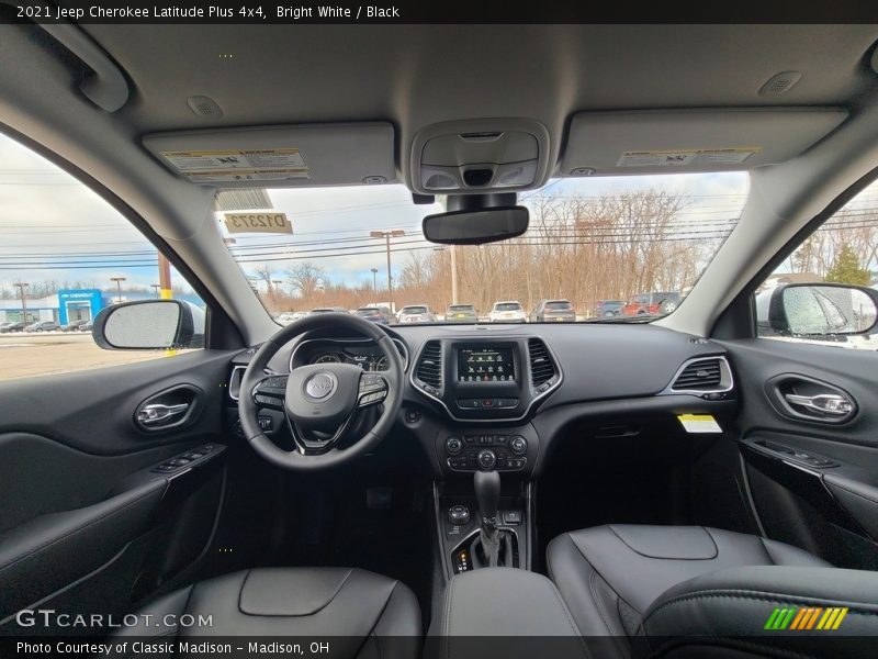 Bright White / Black 2021 Jeep Cherokee Latitude Plus 4x4
