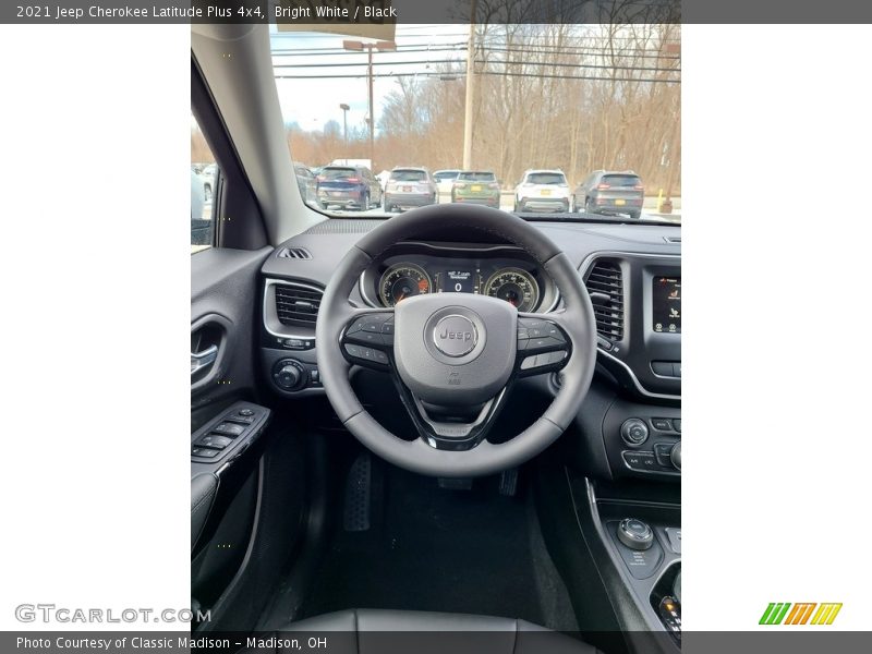 Bright White / Black 2021 Jeep Cherokee Latitude Plus 4x4