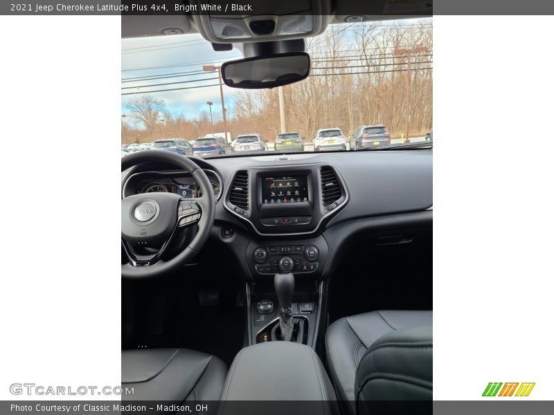 Bright White / Black 2021 Jeep Cherokee Latitude Plus 4x4