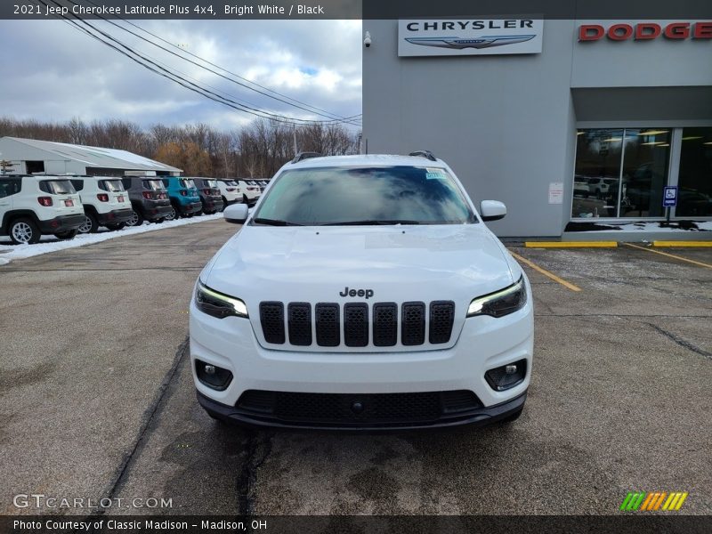 Bright White / Black 2021 Jeep Cherokee Latitude Plus 4x4