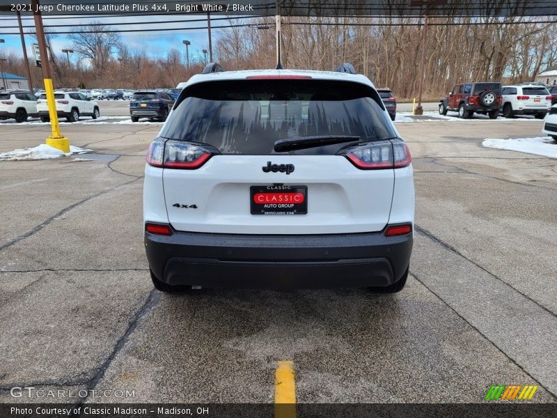 Bright White / Black 2021 Jeep Cherokee Latitude Plus 4x4