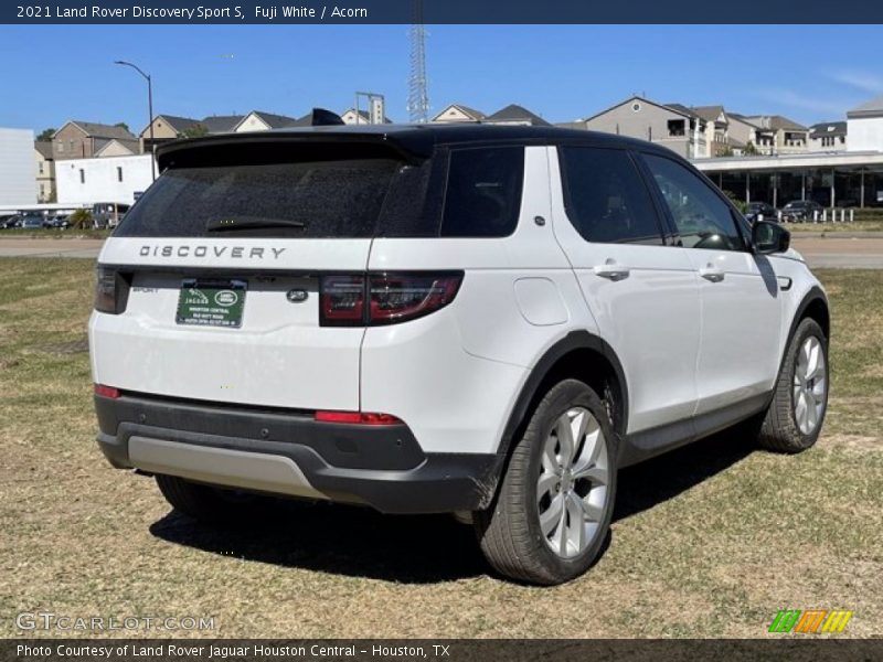 Fuji White / Acorn 2021 Land Rover Discovery Sport S