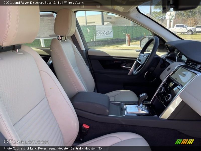 Fuji White / Acorn 2021 Land Rover Discovery Sport S