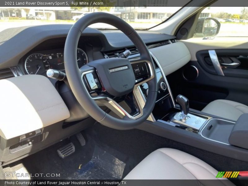 Fuji White / Acorn 2021 Land Rover Discovery Sport S