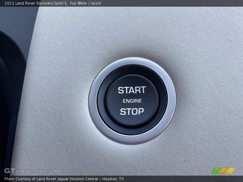 Fuji White / Acorn 2021 Land Rover Discovery Sport S