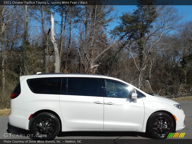 Luxury White Pearl / Black 2021 Chrysler Pacifica Touring L