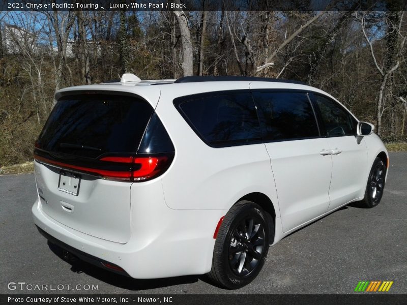 Luxury White Pearl / Black 2021 Chrysler Pacifica Touring L