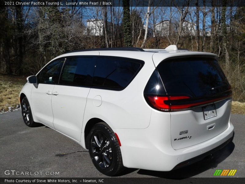 Luxury White Pearl / Black 2021 Chrysler Pacifica Touring L