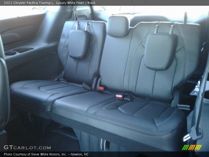 Luxury White Pearl / Black 2021 Chrysler Pacifica Touring L