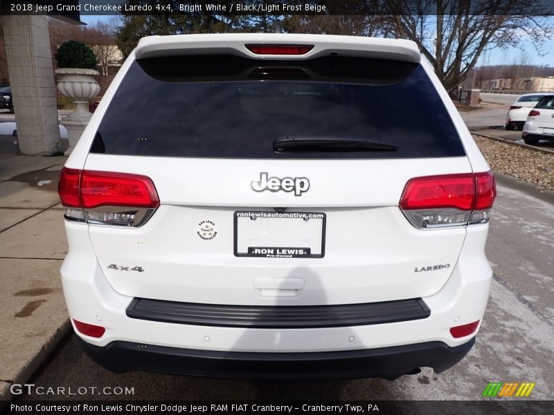 Bright White / Black/Light Frost Beige 2018 Jeep Grand Cherokee Laredo 4x4