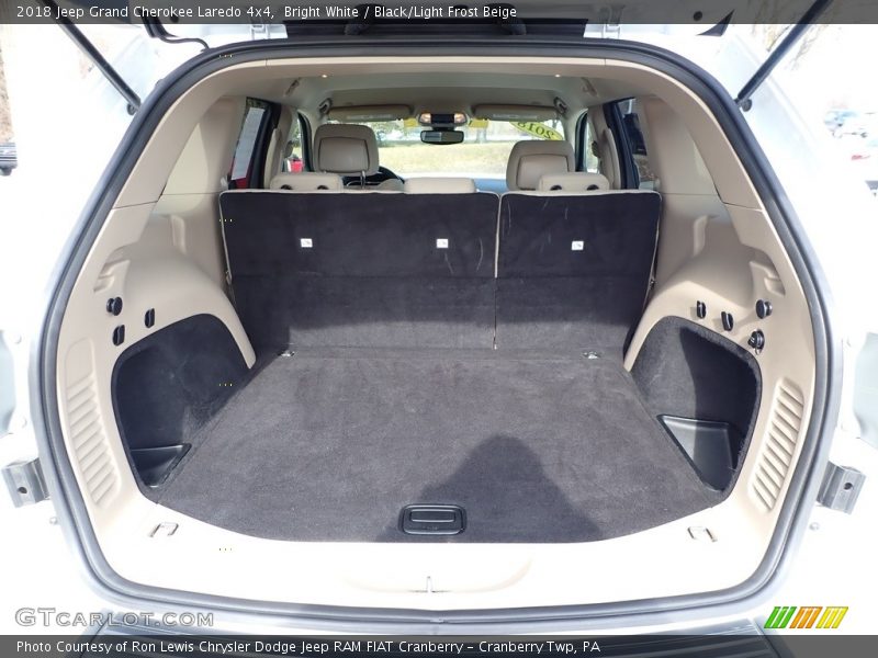 Bright White / Black/Light Frost Beige 2018 Jeep Grand Cherokee Laredo 4x4