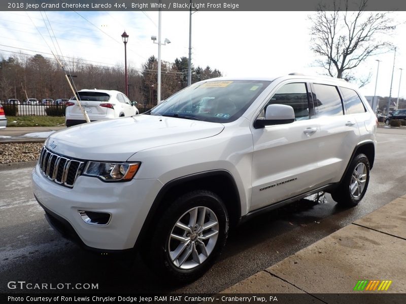 Bright White / Black/Light Frost Beige 2018 Jeep Grand Cherokee Laredo 4x4