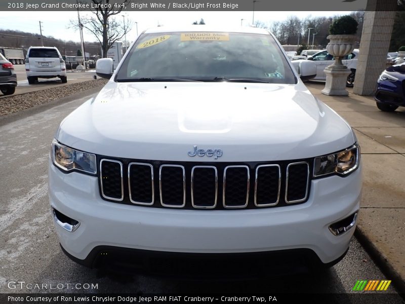 Bright White / Black/Light Frost Beige 2018 Jeep Grand Cherokee Laredo 4x4