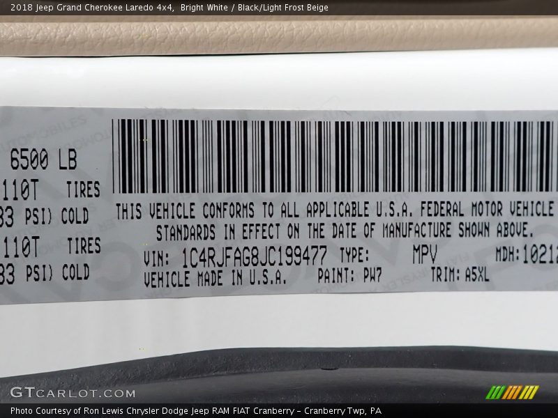 Bright White / Black/Light Frost Beige 2018 Jeep Grand Cherokee Laredo 4x4