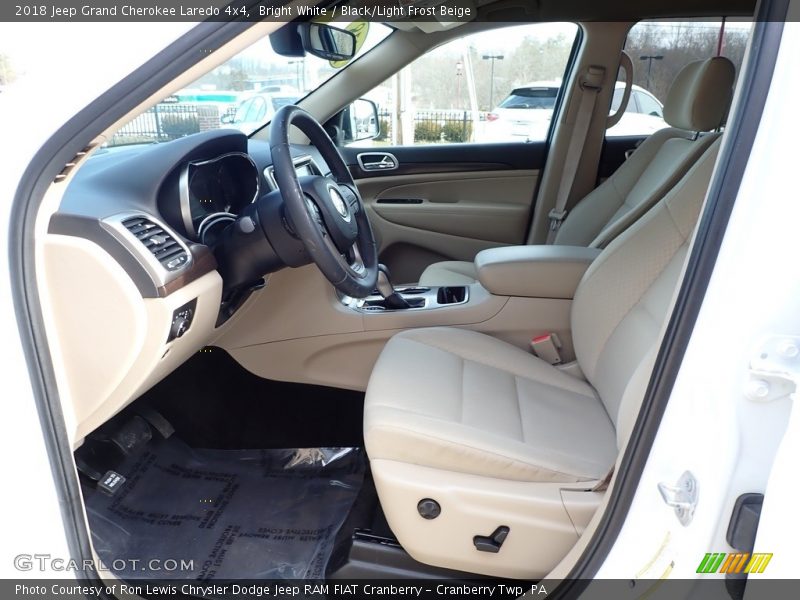 Bright White / Black/Light Frost Beige 2018 Jeep Grand Cherokee Laredo 4x4