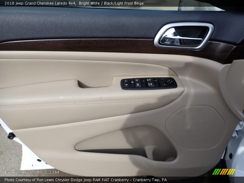 Bright White / Black/Light Frost Beige 2018 Jeep Grand Cherokee Laredo 4x4