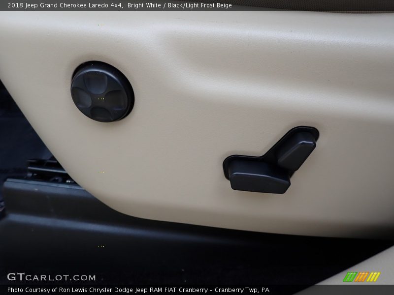 Bright White / Black/Light Frost Beige 2018 Jeep Grand Cherokee Laredo 4x4