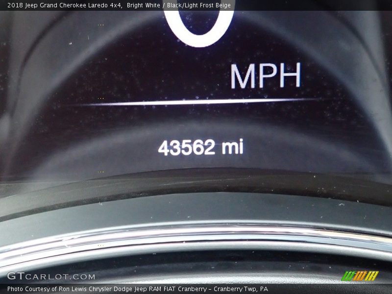 Bright White / Black/Light Frost Beige 2018 Jeep Grand Cherokee Laredo 4x4