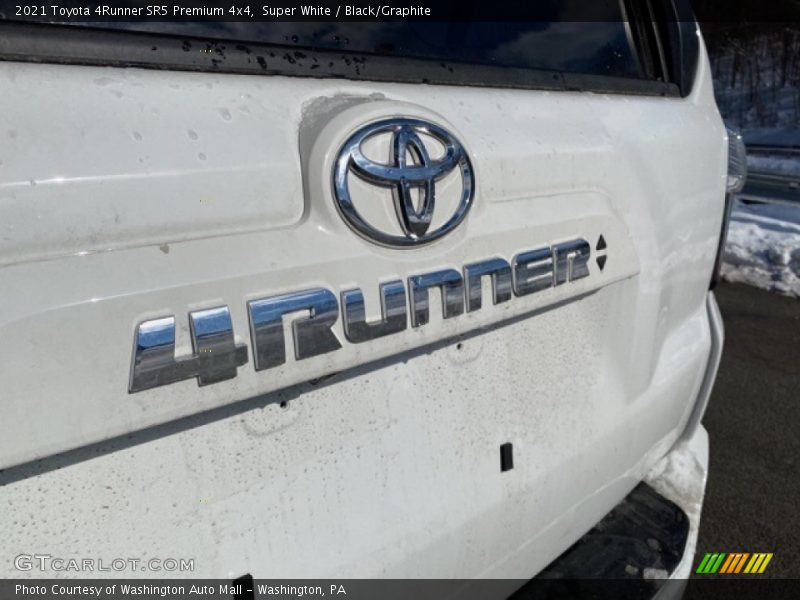 Super White / Black/Graphite 2021 Toyota 4Runner SR5 Premium 4x4