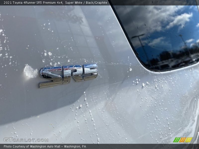 Super White / Black/Graphite 2021 Toyota 4Runner SR5 Premium 4x4