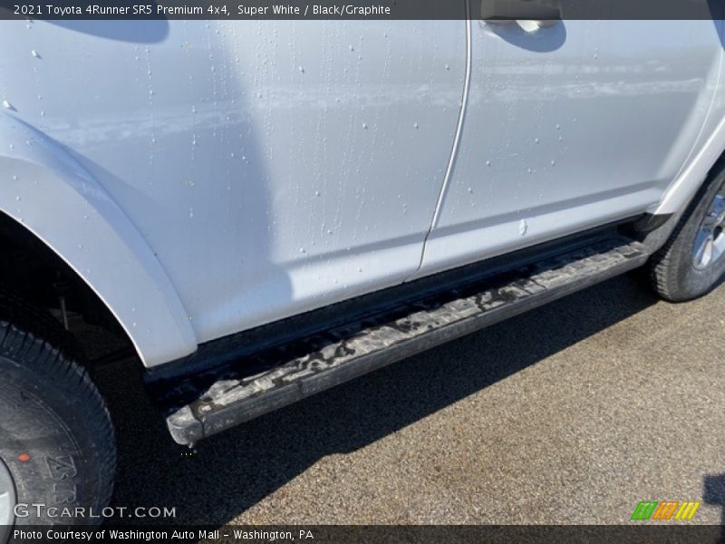 Super White / Black/Graphite 2021 Toyota 4Runner SR5 Premium 4x4