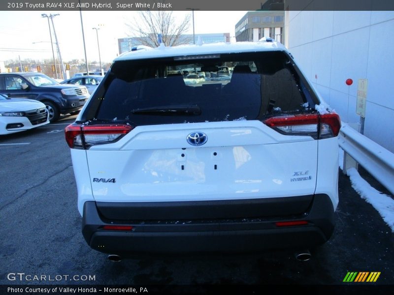 Super White / Black 2019 Toyota RAV4 XLE AWD Hybrid