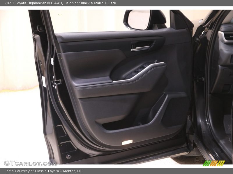 Midnight Black Metallic / Black 2020 Toyota Highlander XLE AWD