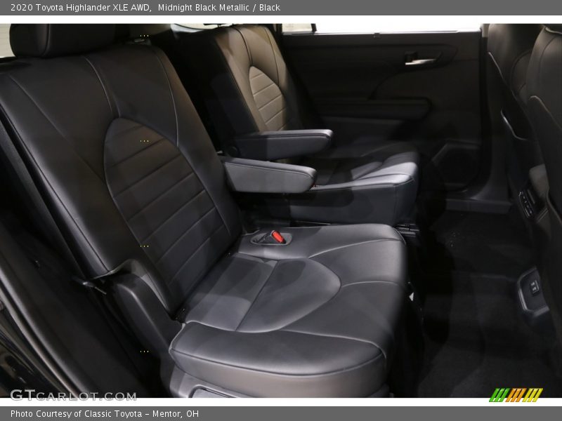 Midnight Black Metallic / Black 2020 Toyota Highlander XLE AWD