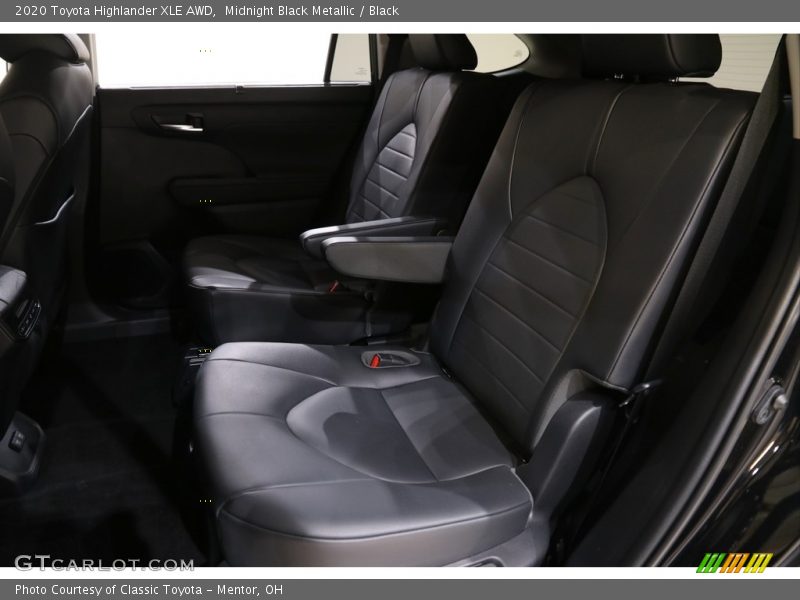 Midnight Black Metallic / Black 2020 Toyota Highlander XLE AWD