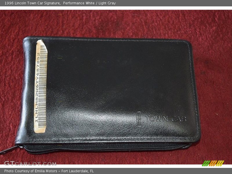 Performance White / Light Gray 1996 Lincoln Town Car Signature