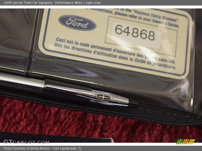 Performance White / Light Gray 1996 Lincoln Town Car Signature