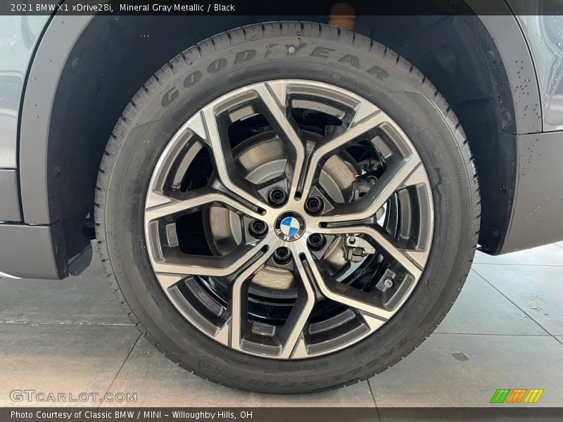 Mineral Gray Metallic / Black 2021 BMW X1 xDrive28i