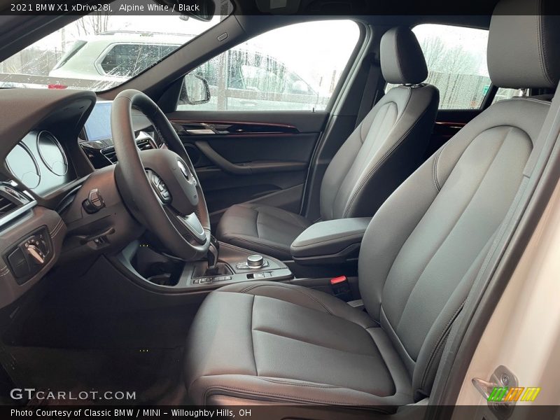 Alpine White / Black 2021 BMW X1 xDrive28i