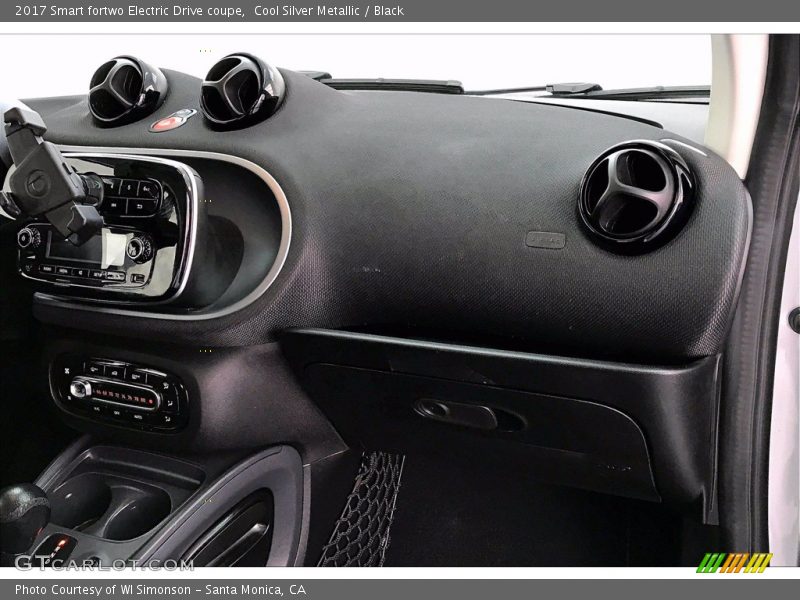 Dashboard of 2017 fortwo Electric Drive coupe