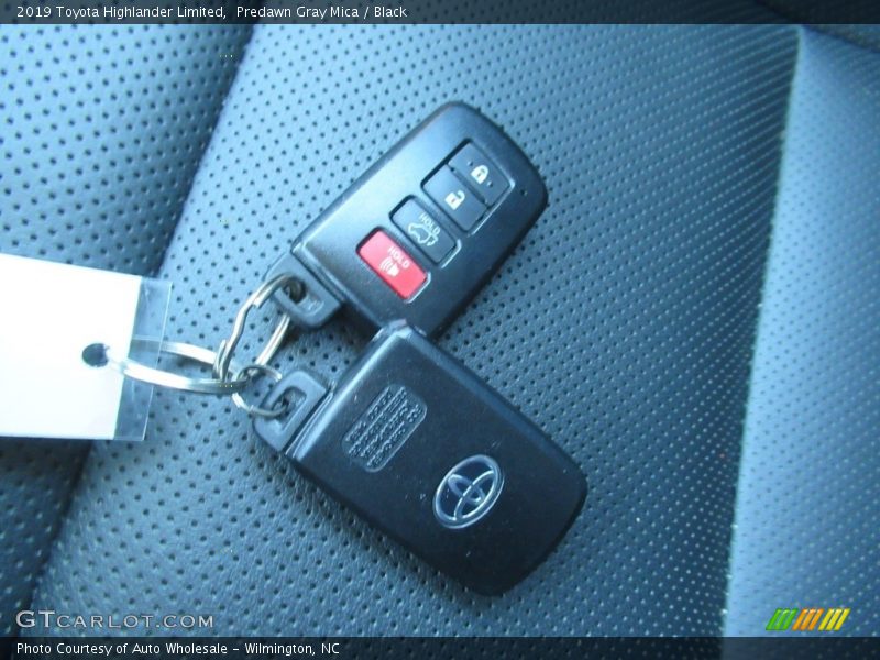 Predawn Gray Mica / Black 2019 Toyota Highlander Limited