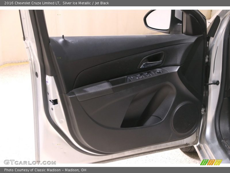 Silver Ice Metallic / Jet Black 2016 Chevrolet Cruze Limited LT