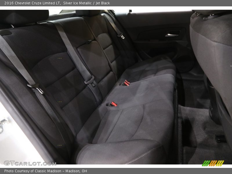 Silver Ice Metallic / Jet Black 2016 Chevrolet Cruze Limited LT