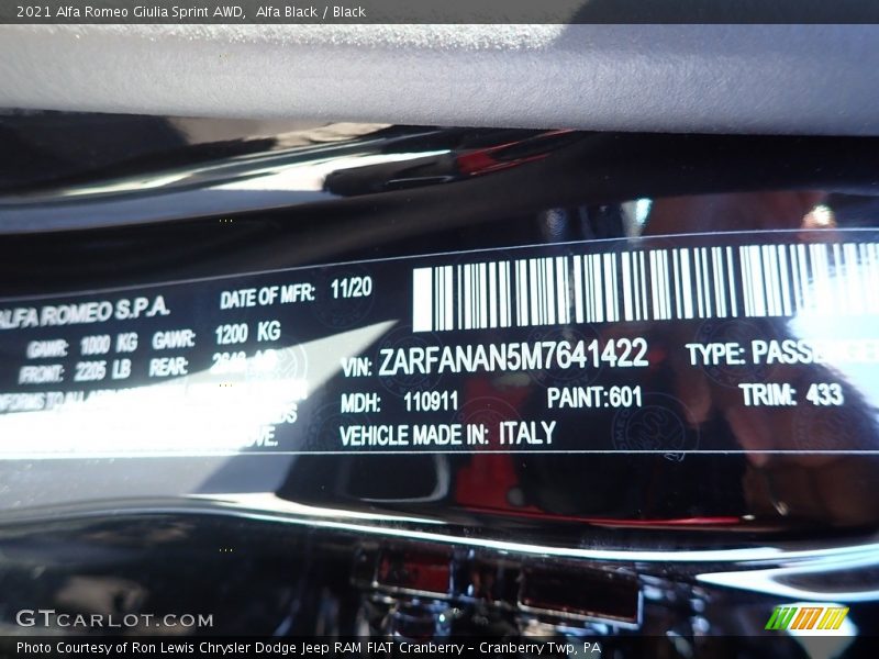 Alfa Black / Black 2021 Alfa Romeo Giulia Sprint AWD