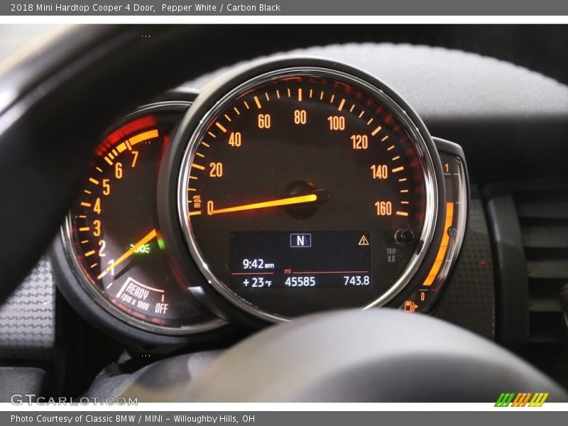Pepper White / Carbon Black 2018 Mini Hardtop Cooper 4 Door