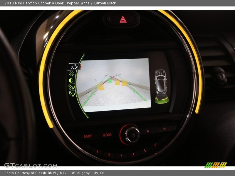 Pepper White / Carbon Black 2018 Mini Hardtop Cooper 4 Door
