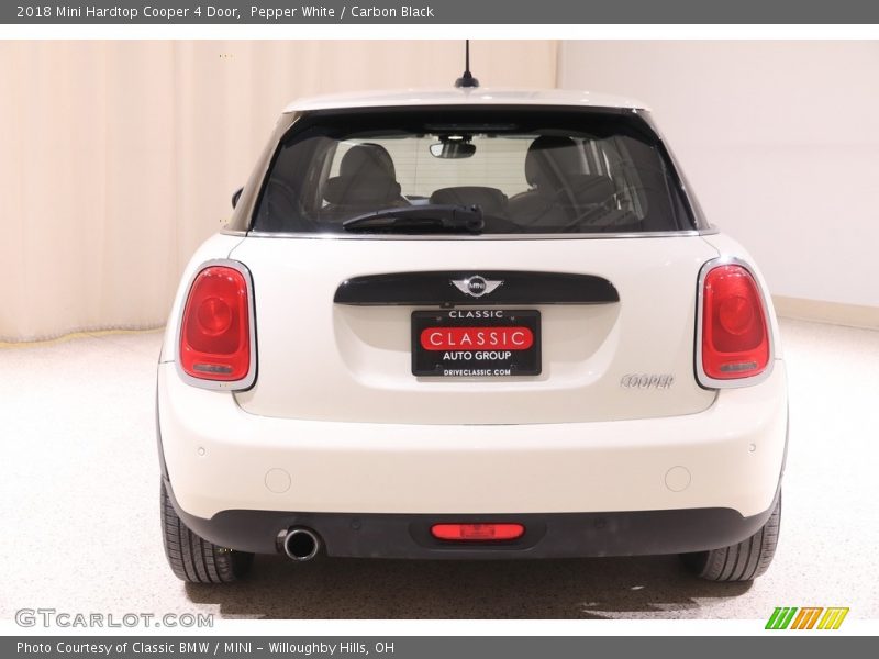 Pepper White / Carbon Black 2018 Mini Hardtop Cooper 4 Door