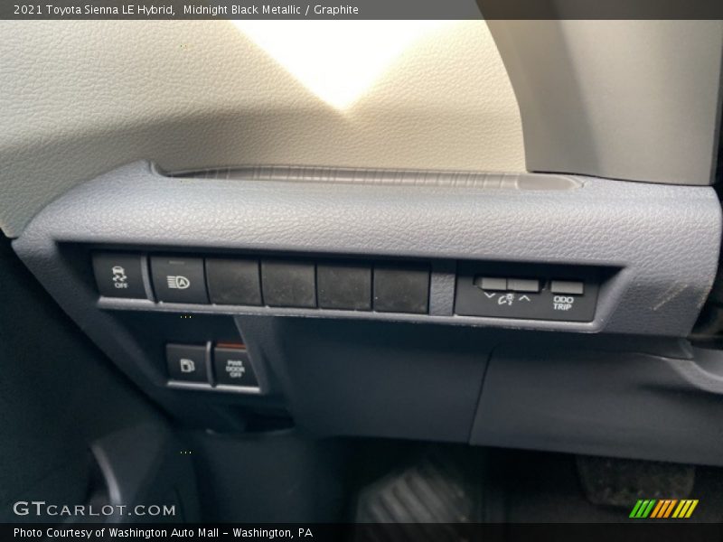 Midnight Black Metallic / Graphite 2021 Toyota Sienna LE Hybrid