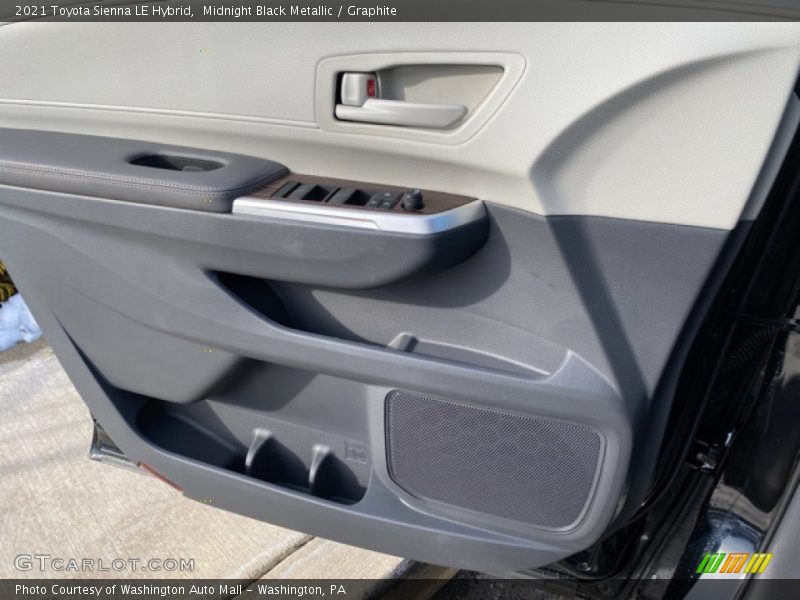 Midnight Black Metallic / Graphite 2021 Toyota Sienna LE Hybrid