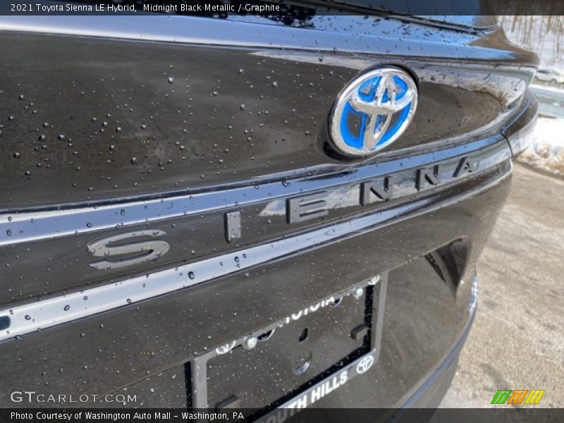 Midnight Black Metallic / Graphite 2021 Toyota Sienna LE Hybrid