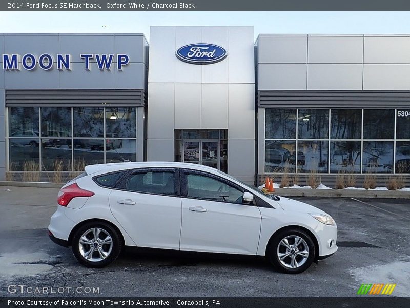 Oxford White / Charcoal Black 2014 Ford Focus SE Hatchback